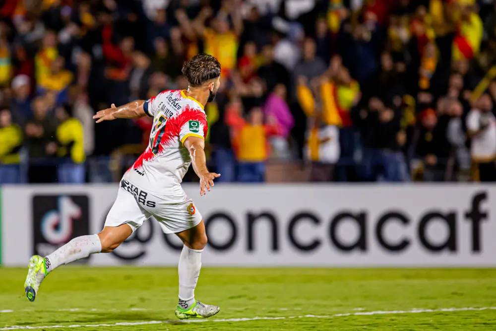 Aguilar aseguró la victoria de CS Herediano ante LA Galaxy