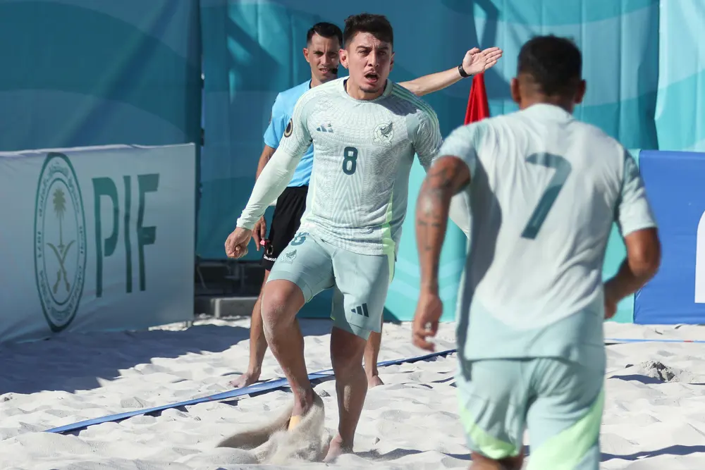 México y El Salvador se enfrentan con la mirada puesta en las semifinales 